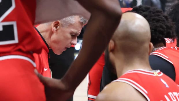Chicago Bulls head coach Billy Donovan draws up a play against the Utah Jazz during the first quarter at Delta Center.